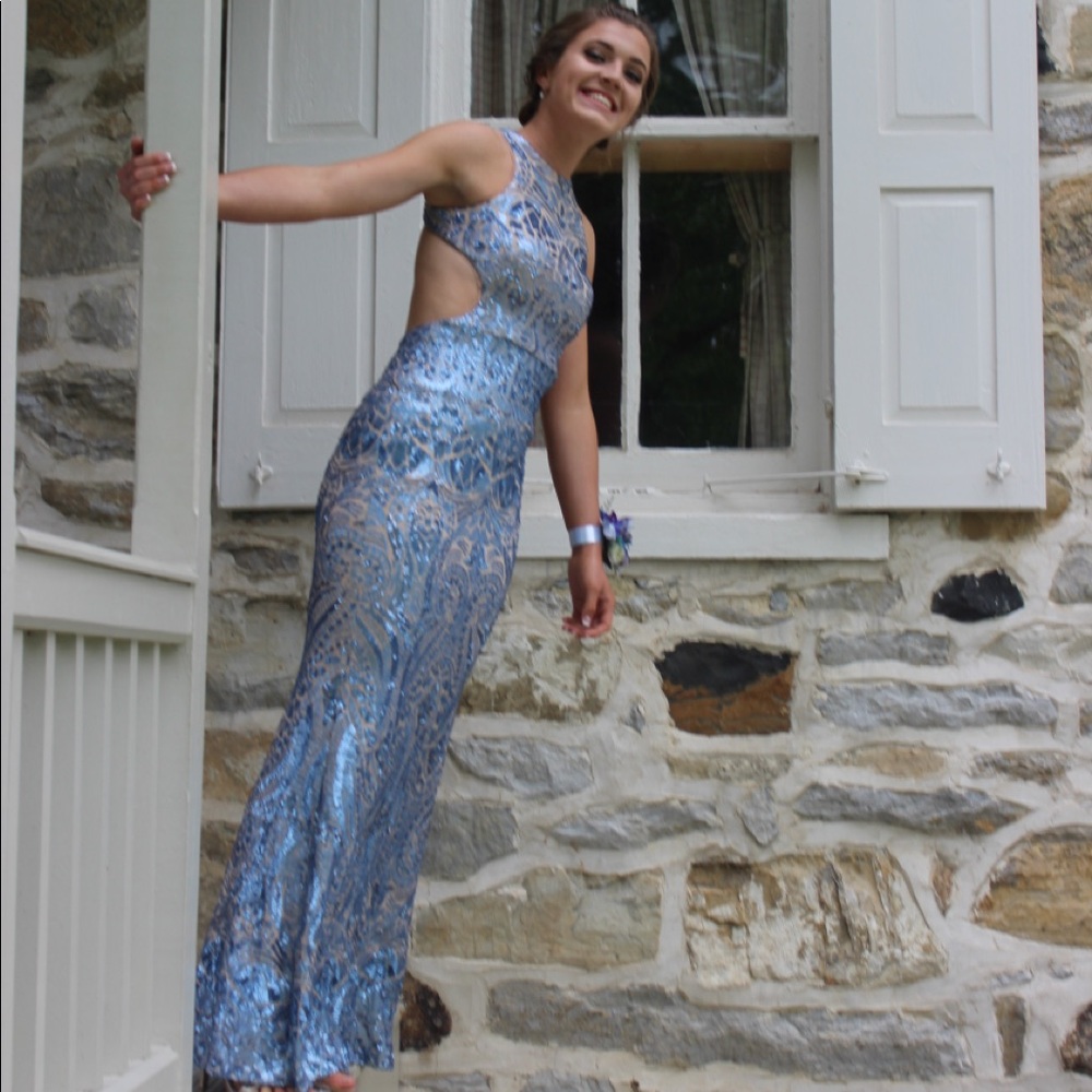 Prom Dress - Picture 4 of 6
